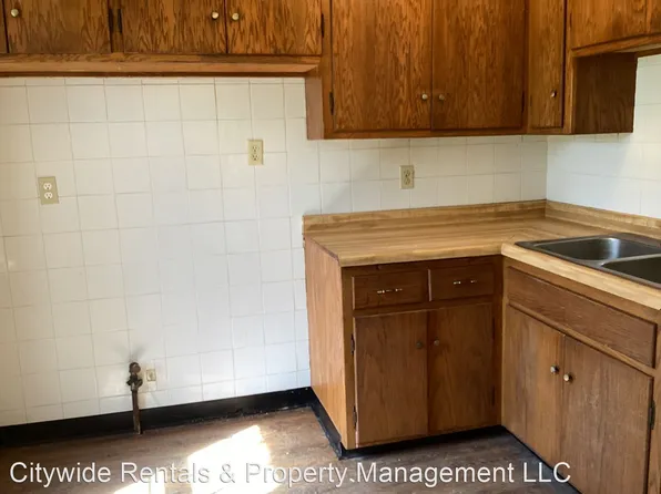 4830 N 58th St, Milwaukee, WI 53218