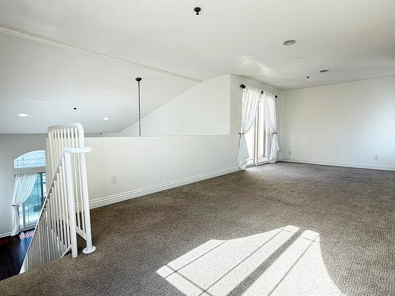 5132 Maplewood Ave #305 — Photo 13
