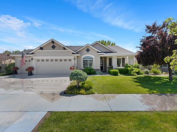 The waterfront pond property is a single-story, 3-bedroom, in a cul-de-sac, nestled in the Preserve community. Mature, lush landscaping & walking paths, ponds, and an abundance of wildlife are present surrounding