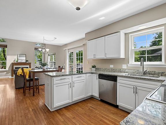 4th image of 139 N Crooked Lake Ln