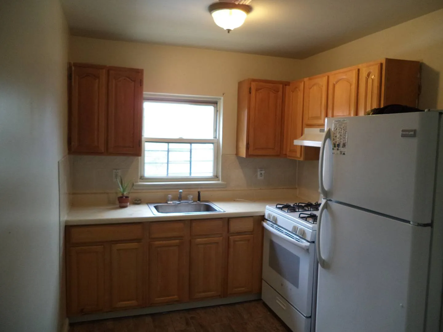 3 bed, 1.5 bath, $3,200 — Photo 1