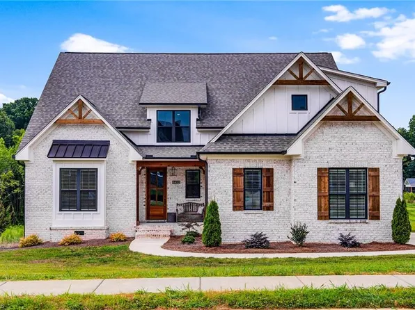 8452 Meadow Vista Dr, Lewisville, NC 27023