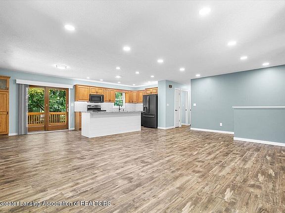 5th image of 2896 Avery Rd