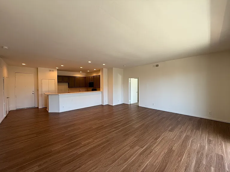 3400 Pacific Ave #201 — Photo 8