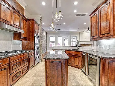 5 bed, 3664 sqft, $8,495 — Photo 3