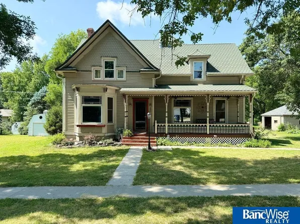 605 Illinois Pl, Palmyra, NE 68418