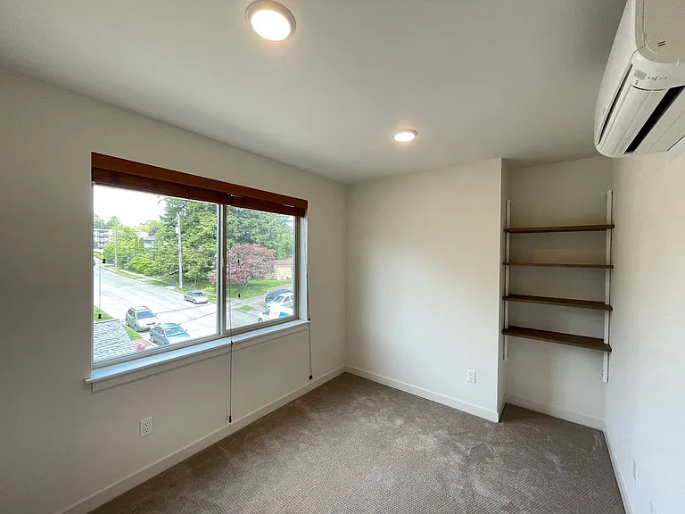 3638 NE 73rd Pl — Photo 5