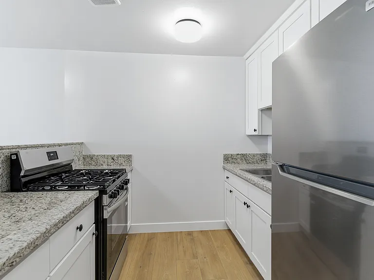 1922 S Hobart Blvd #9 — Photo 10