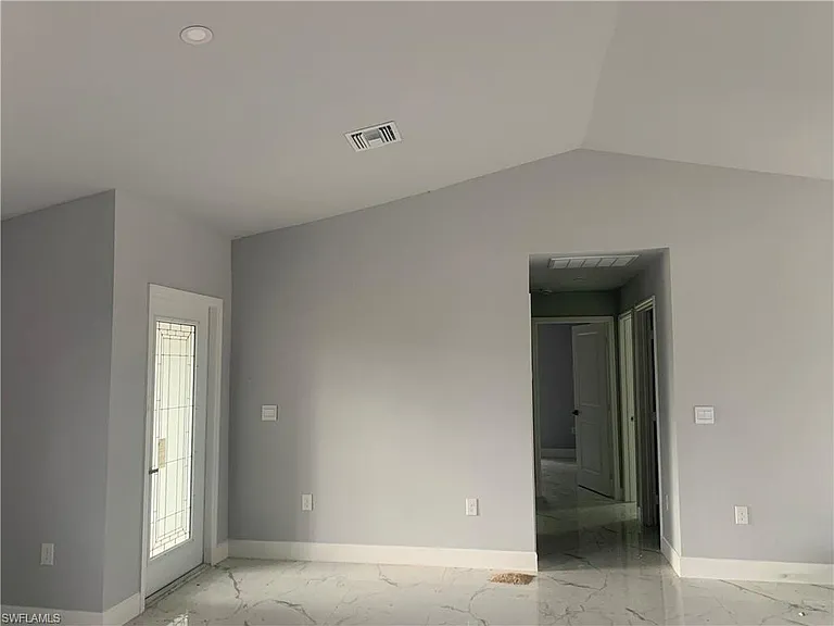 3211 43rd St SW — Photo 9