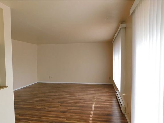 2nd image of 12427-12429 56th Pl S