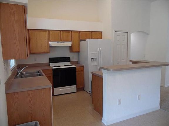 4th image of 481 Halloran St SE