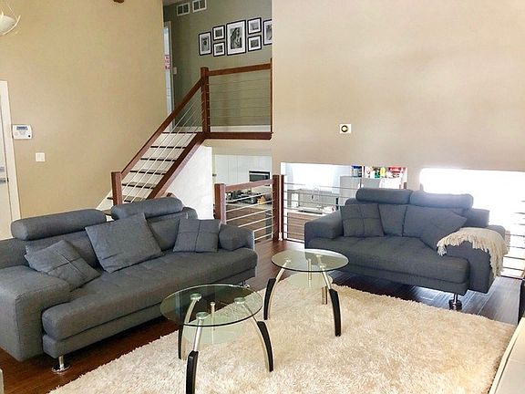 3rd image of 633 Darien Ct