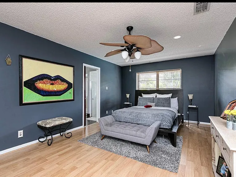 Master bedroom (1)