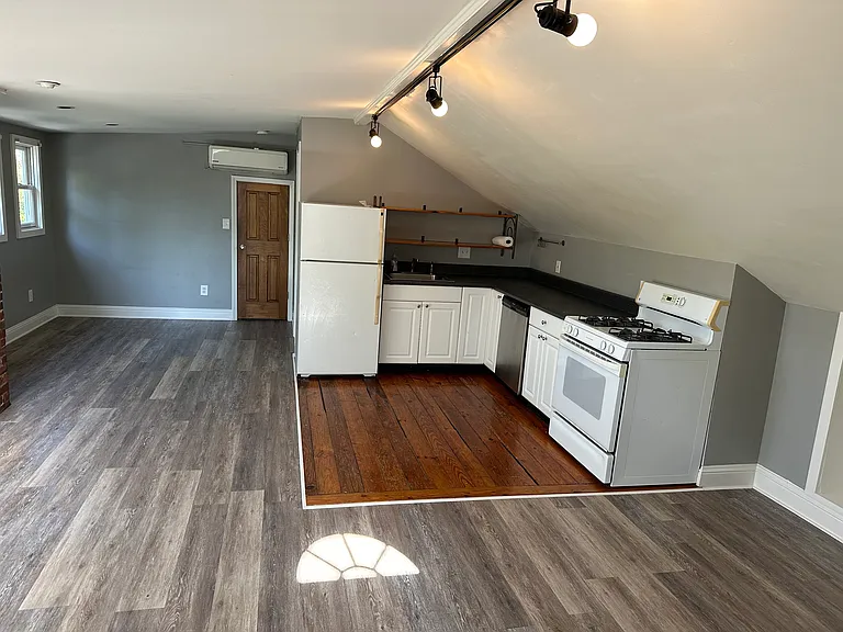 630 Memorial Dr SE — Photo 3