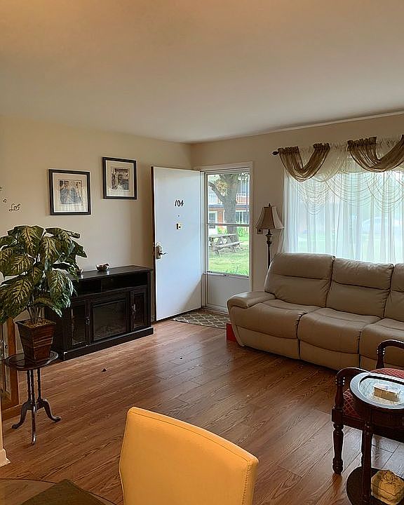 1st image of 2121 Clawson Ave APT 104