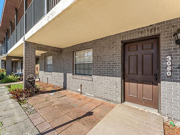 3rd image of 3080 Sir Hamilton Cir #4