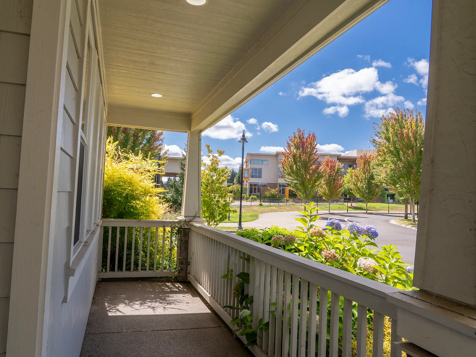 4 bed, 2.5 bath, 2018 sqft, $3,295 — Photo 3