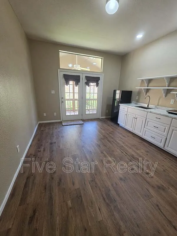 1 bed, 1.0 bath, 730 sqft, $1,200 — Photo 3