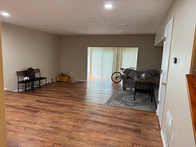 6 Townsend Ct — Photo 4