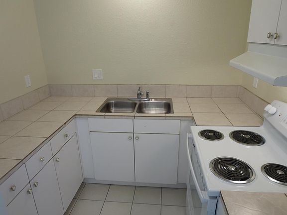 3rd image of 3925 33rd St APT 6