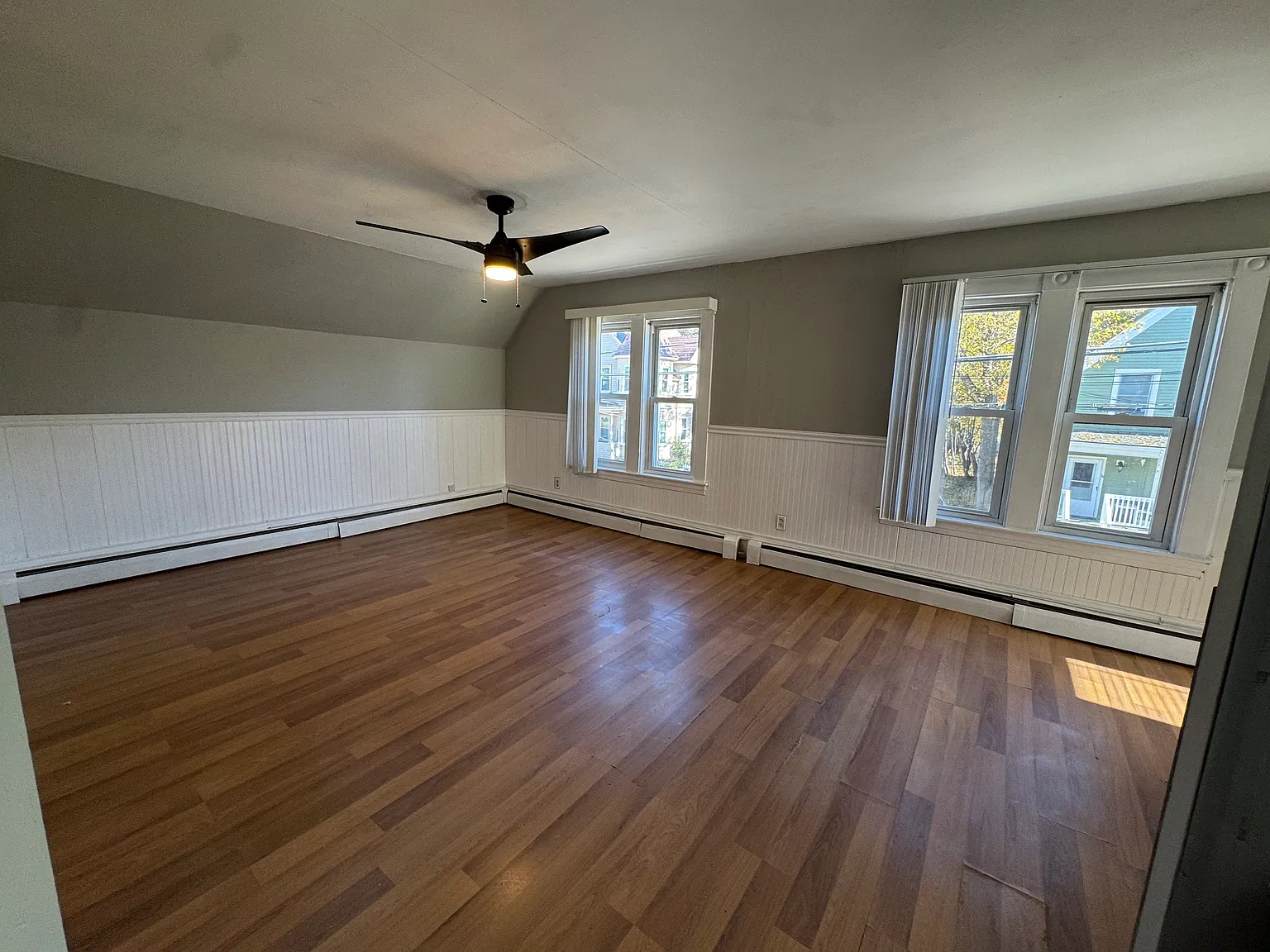3 bed, 1000 sqft, $1,995 — Photo 2