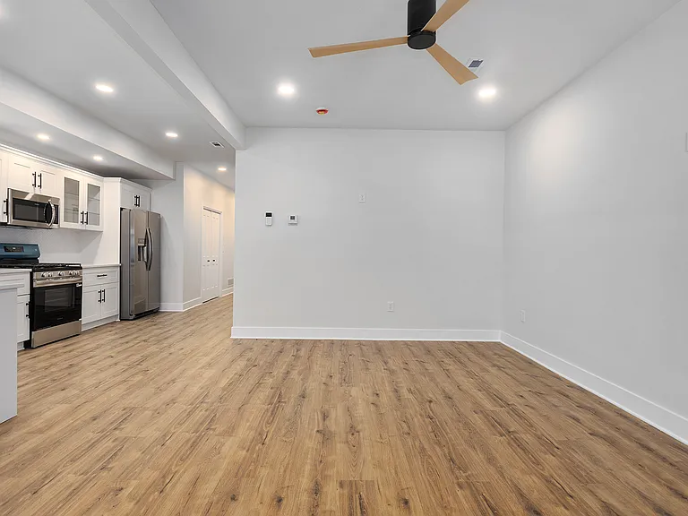 2027 Agnes Ave — Photo 6