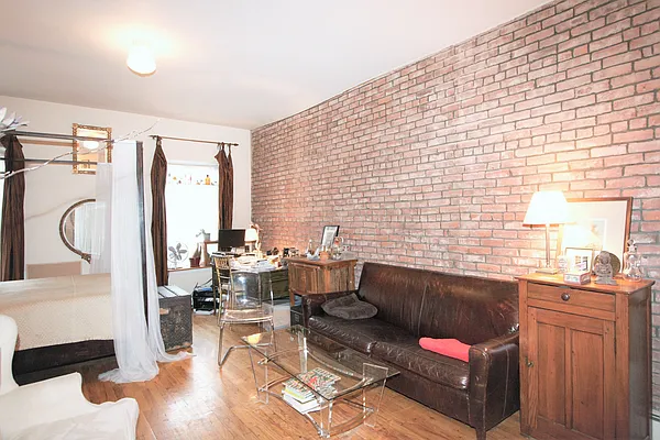 Rented by R New York | media 14