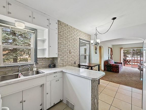5th image of 530 Hazel Ave E