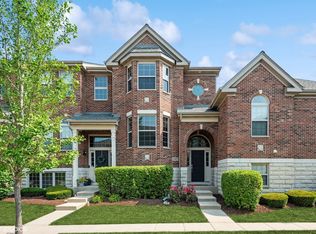 27W755 N Meadowview Dr, Winfield, IL 60190