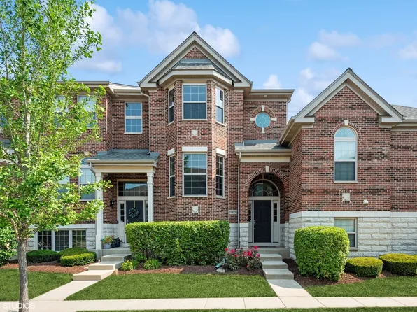 27W755 N Meadowview Dr, Winfield, IL 60190