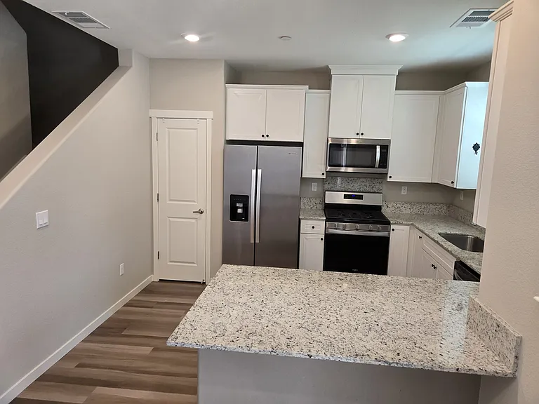 4066 Southampton St — Photo 4