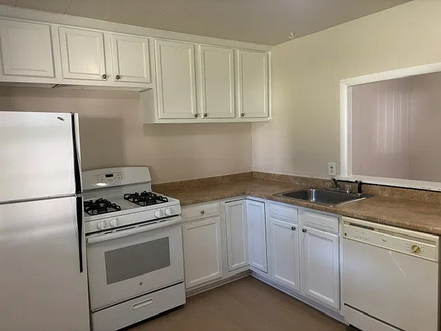 2 bed, 1000 sqft, $2,300 — Photo 1