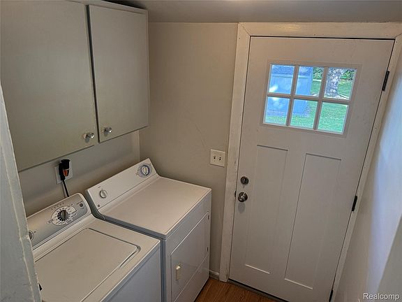 18th image of 830 Adams St