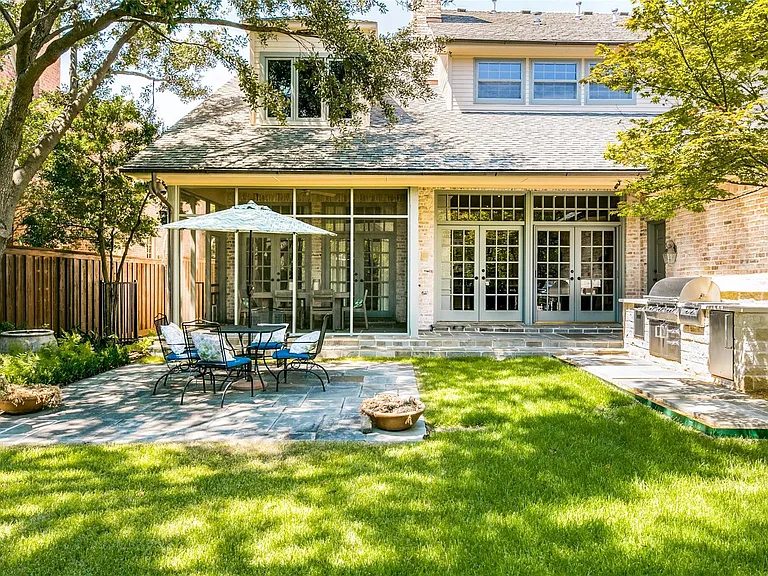 3909 Greenbrier Dr — Photo 35