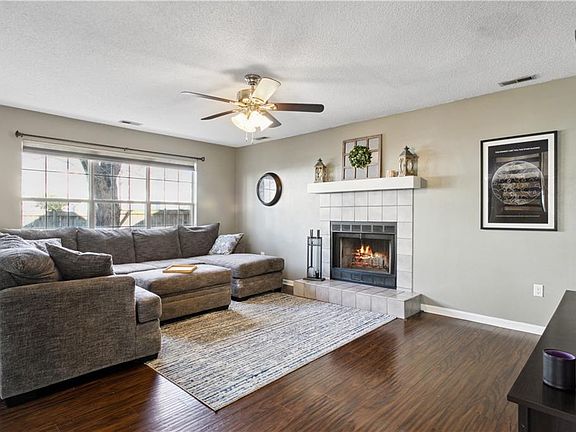 3rd image of 1603 Winthrope Dr
