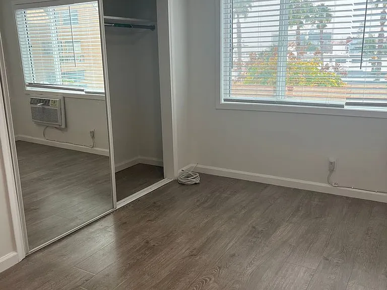 11601 Gorham Ave — Photo 15