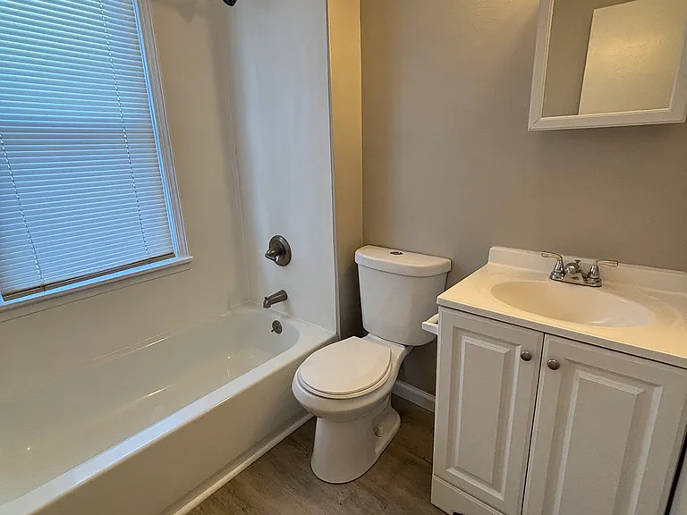 10573 Main St #4 — Photo 5