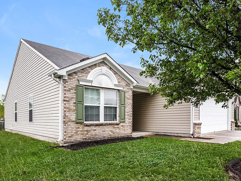 5765 Arlington Dr — Photo 3