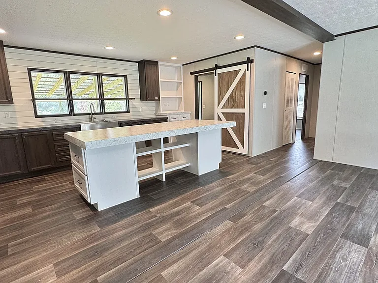 308 Winnfield Rd — Photo 9