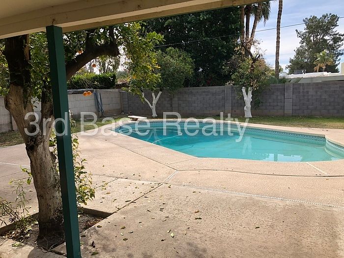 1st image of 1013 E Belmont Ave
