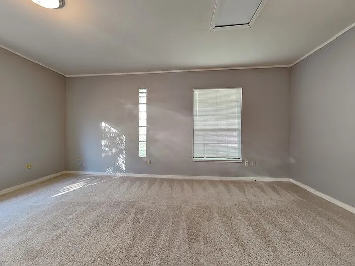 2621 Saturn Rd — Photo 10