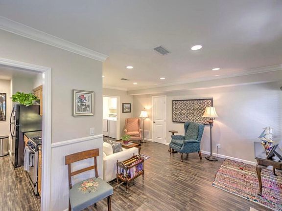 3rd image of 2042 El Molino Ave