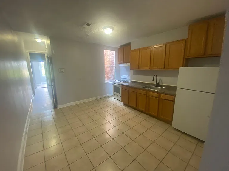 2572 McCulloh St — Photo 10
