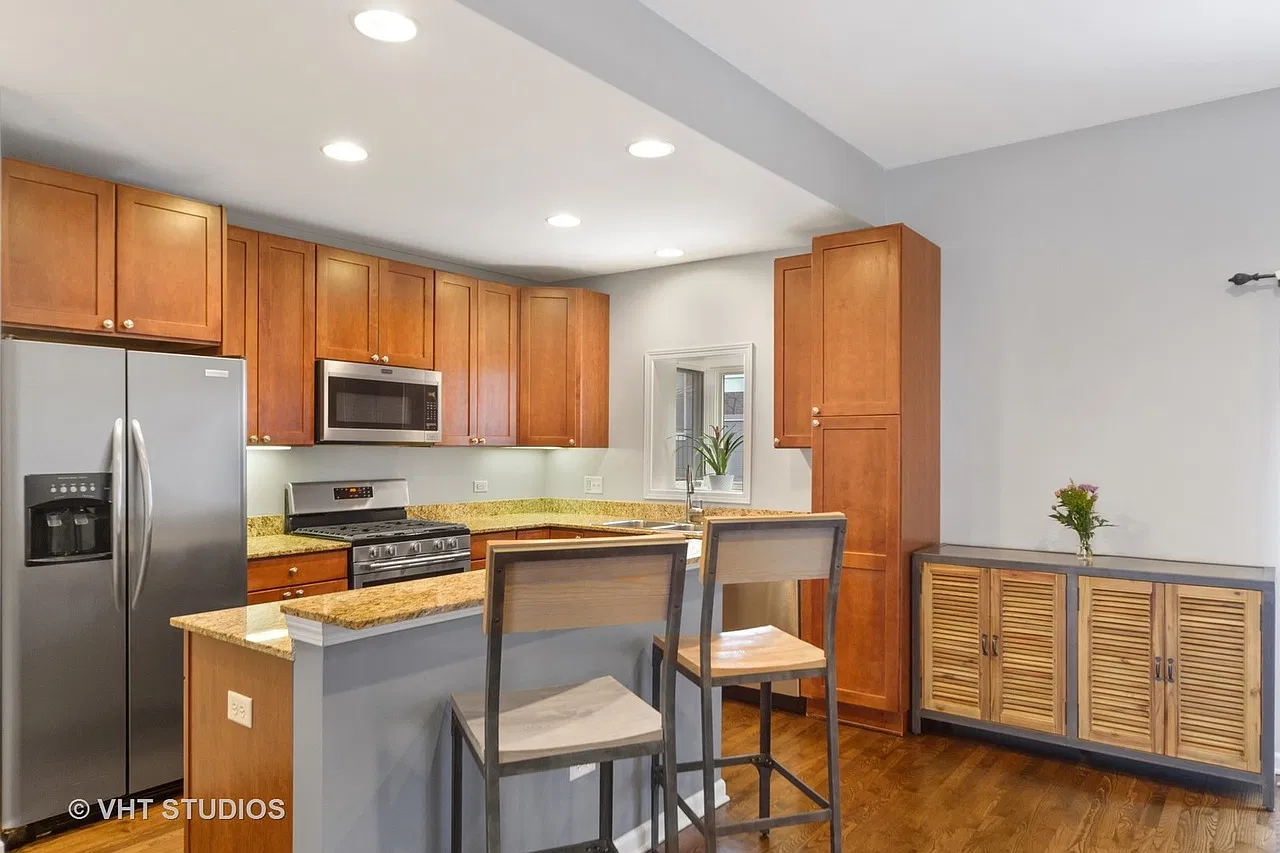 4 bed, 3.5 bath, 2200 sqft, $4,200 — Photo 4
