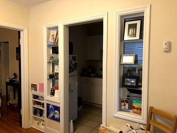 5th image of 967 N Marion St APT 6