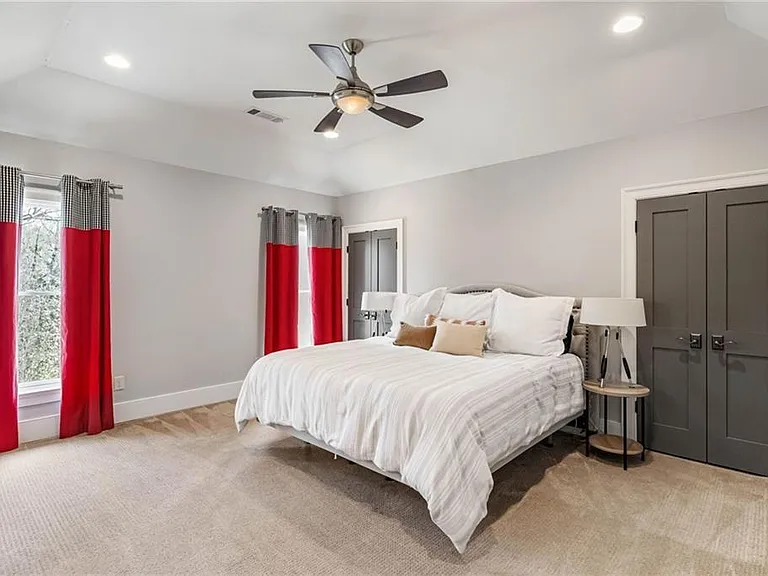5265 Peachtree Dunwoody Rd — Photo 58