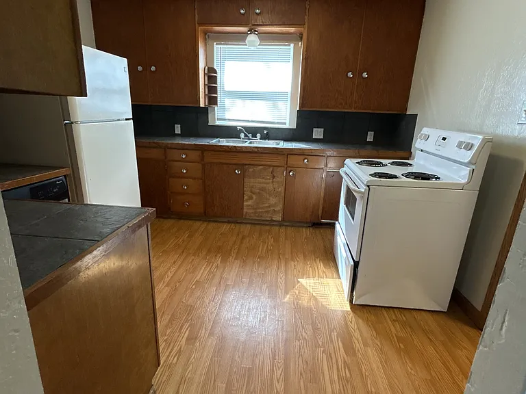 411 W 9th St — Photo 10