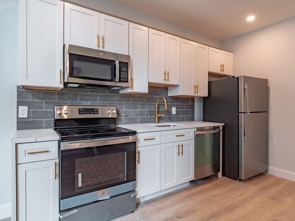 1st image of 146 Main St #106