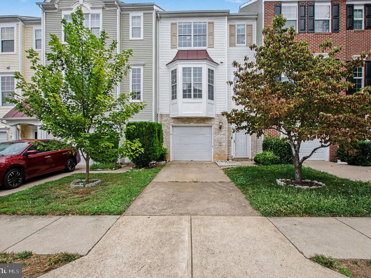 4 bed, 4.0 bath, 1837 sqft, $2,945 — Photo 2