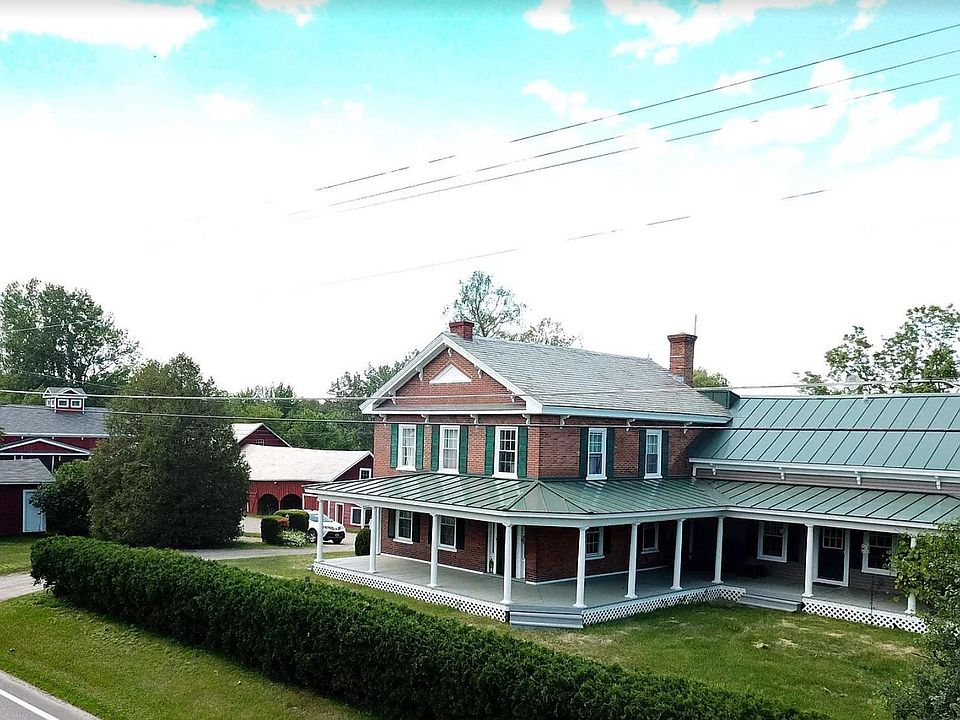 Unit B is located upstairs. Entry via ground floor in the front and 2nd floor in rear.